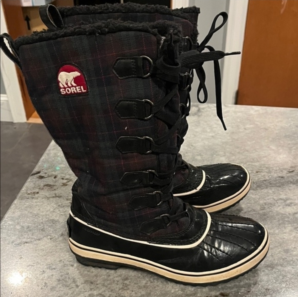 Sorel Women's Black and Plaid Winter Boots Size 7 WATERPROOF SNOW SKI